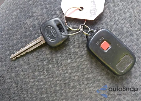 2004 Toyota Corolla S из США, поврежденный, VIN 1NXBR32E64Z291154